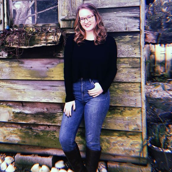 Meet your Posher, Emily - Picture 1 of 1